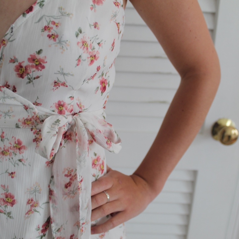NEW W TAGS Floral Tie Sun Dress